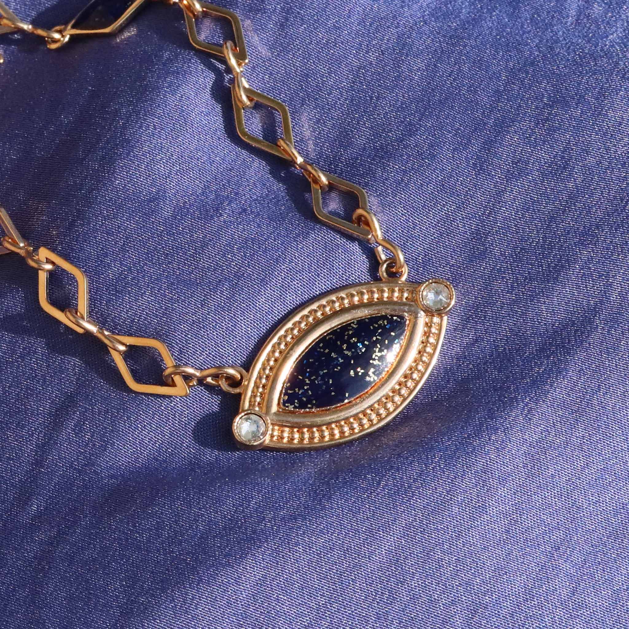 COLLIER TAIVAS -SATELLITE